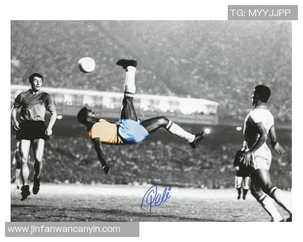 国际足球史上十大倒钩球王盘点 谁才是真正的空中飞人