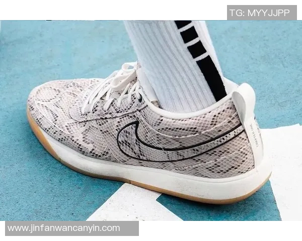 足球明星同款板鞋推荐 时尚与运动完美结合的潮流单品解析 足球明星同款板鞋推荐 时尚与运动完美结合的潮流单品解析